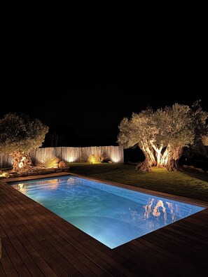 Outdoor pool, a heated pool