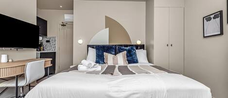 Desk, iron/ironing board, travel cot, WiFi