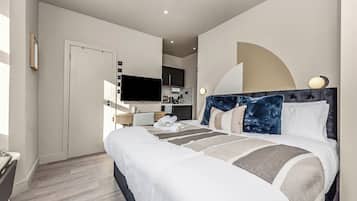 Desk, iron/ironing board, travel cot, WiFi