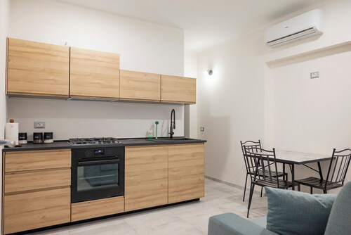 Nuovo appartamento per visitare parco archeologico (80 m), mare (600 m), oasi