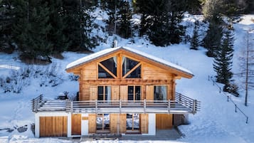Chalet (5 Bedrooms) | Front of property