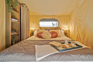 Cabaña Deluxe, vistas a la montaña | Cunas (de pago), wifi gratis, ropa de cama