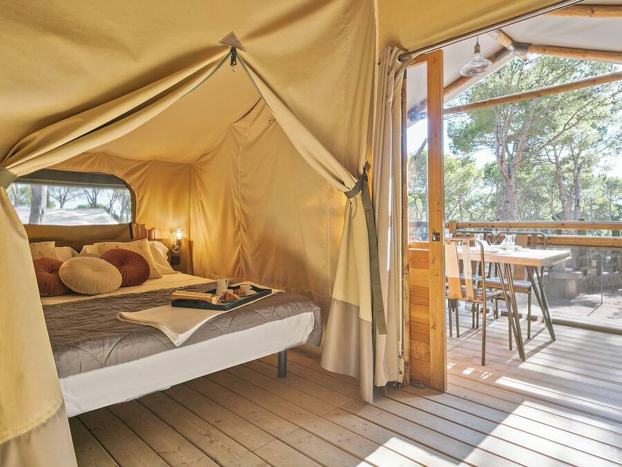 Deluxe Cabin, Mountain View | Cots/infant beds, free WiFi, bed sheets