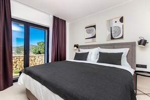 2 soverom, skrivebord, strykejern/-brett og wi-fi (inkludert)