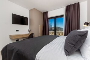 2 bedrooms, desk, iron/ironing board, free WiFi - Villa Mare - Three bedroom house with outdoor pool (Vinišce)