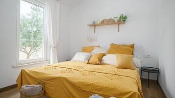 1 bedroom, in-room safe, iron/ironing board, free WiFi