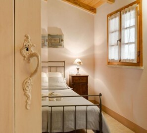 2 bedrooms, desk, free WiFi, bed sheets - Apartment with 2 bedrooms and 2 bathrooms on the ground floor (Toscana)