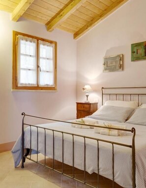 2 bedrooms, desk, free WiFi, bed sheets - Apartment with 2 bedrooms and 2 bathrooms on the ground floor (Toscana)