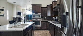 Modern Home w/4BR Next to Netflix, Airport, Casino