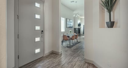 Modern Home w/4BR Next to Netflix, Airport, Casino