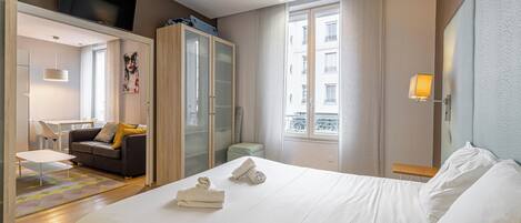 1 chambre, fer et planche à repasser, accès Internet, draps fournis