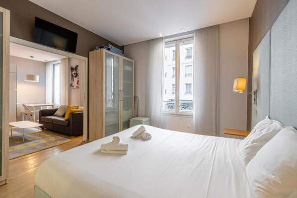 1 chambre, fer et planche à repasser, accès Internet, draps fournis