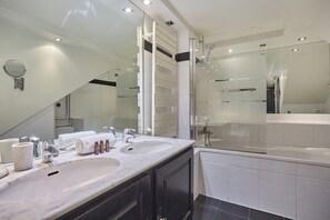 Apartment | Bathroom