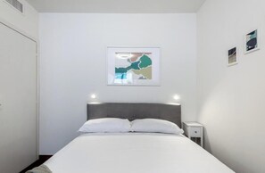 2 bedrooms, desk, iron/ironing board, free WiFi