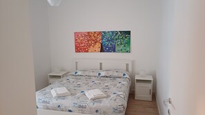 3 habitaciones, escritorio, tabla de planchar con plancha y wifi gratis 