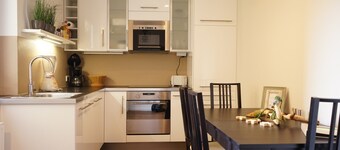 YoHome - Stylish New City Apartment