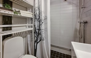 Shower - 1 bedroom stunning home in Göta (Göta)