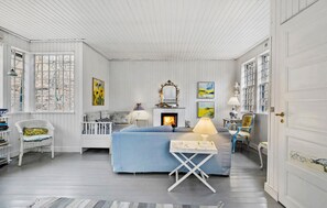 Televisión, chimenea