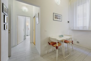 Basic Apartment | Living area
