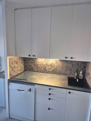 Microwave, dishwasher
