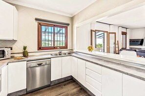 Vila (3 Bedrooms) | Parte interna