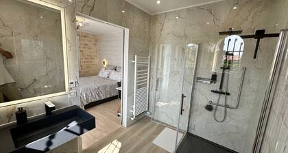 Chambre d'hĂŽtes, lieu calme et reposant avec piscine et jardin