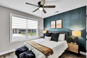 3 slaapkamers, een strijkplank/strijkijzer, wifi, beddengoed