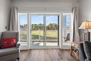 TV - World Tour Unit 206 - Overlooking the 18th Green (Myrtle Beach)