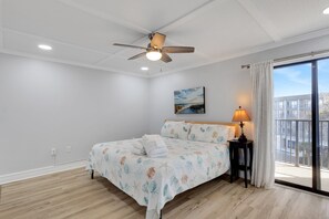 3 habitaciones, tabla de planchar con plancha y cuna de viaje 