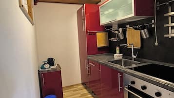 雪櫃、微波爐、焗爐、爐具