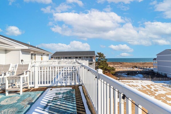 Terrace/patio - Beach-Style 4 Bedroom Townhouse with Free WiFi, an Outdoor Pool, and Sand for kids to play in located just steps from the beach in midtown! (OCEAN CITY)