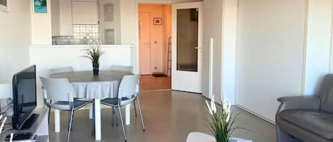 Apartment | Dining