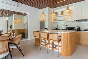 Kühlschrank, Mikrowelle, Wasserkocher, Toaster