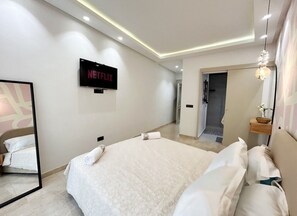 2 bedrooms, in-room safe, iron/ironing board, free WiFi