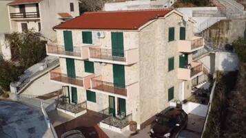 Apartment (One Bedroom Apartment with Terarce an) | Exterior