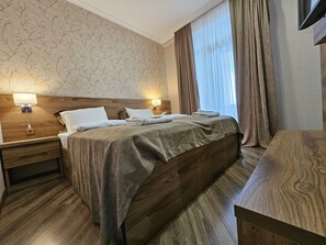 Deluxe Studio Suite | In-room safe, iron/ironing board, free WiFi - Hotel Giorgi (Tbilisi)