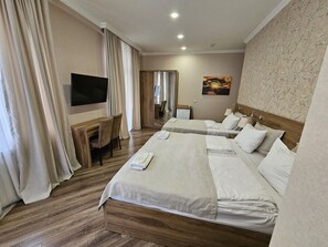 Deluxe Triple Room, City View