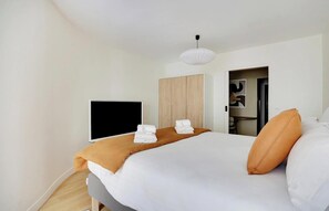 2 室のベッドルーム、アイロン / アイロン台、WiFi (無料)、ベッドシーツ