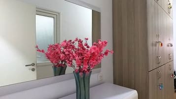 Dormitorio compartido básico, dormitorio mixto | Guardarropa