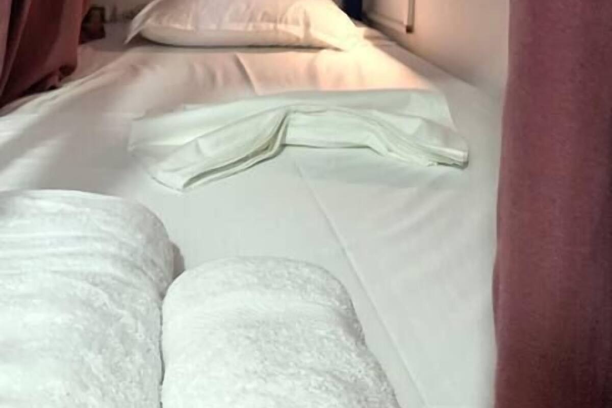 Dormitorio compartido básico, dormitorio mixto | Sistema de insonorización, wifi gratis, ropa de cama