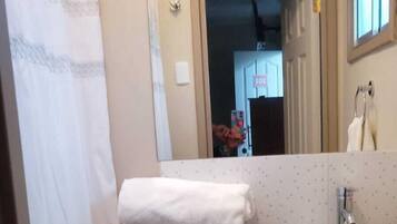 Handtücher, Seife, Shampoo, Toilettenpapier