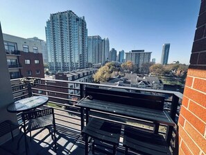 Outdoor dining - Your home away from home - Weekly (Charlotte)