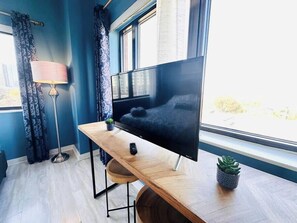 2 bedrooms, iron/ironing board, WiFi, bed sheets - Your home away from home - Weekly (Charlotte)