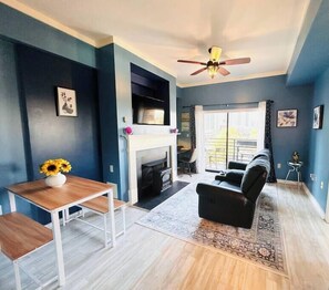 TV - Your home away from home - Weekly (Charlotte)