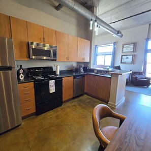 Fridge, microwave, oven, stovetop - Queen City Charmer (Charlotte)