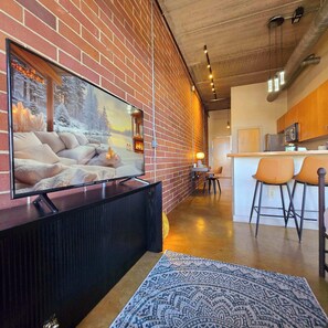 TV - Queen City Charmer (Charlotte)