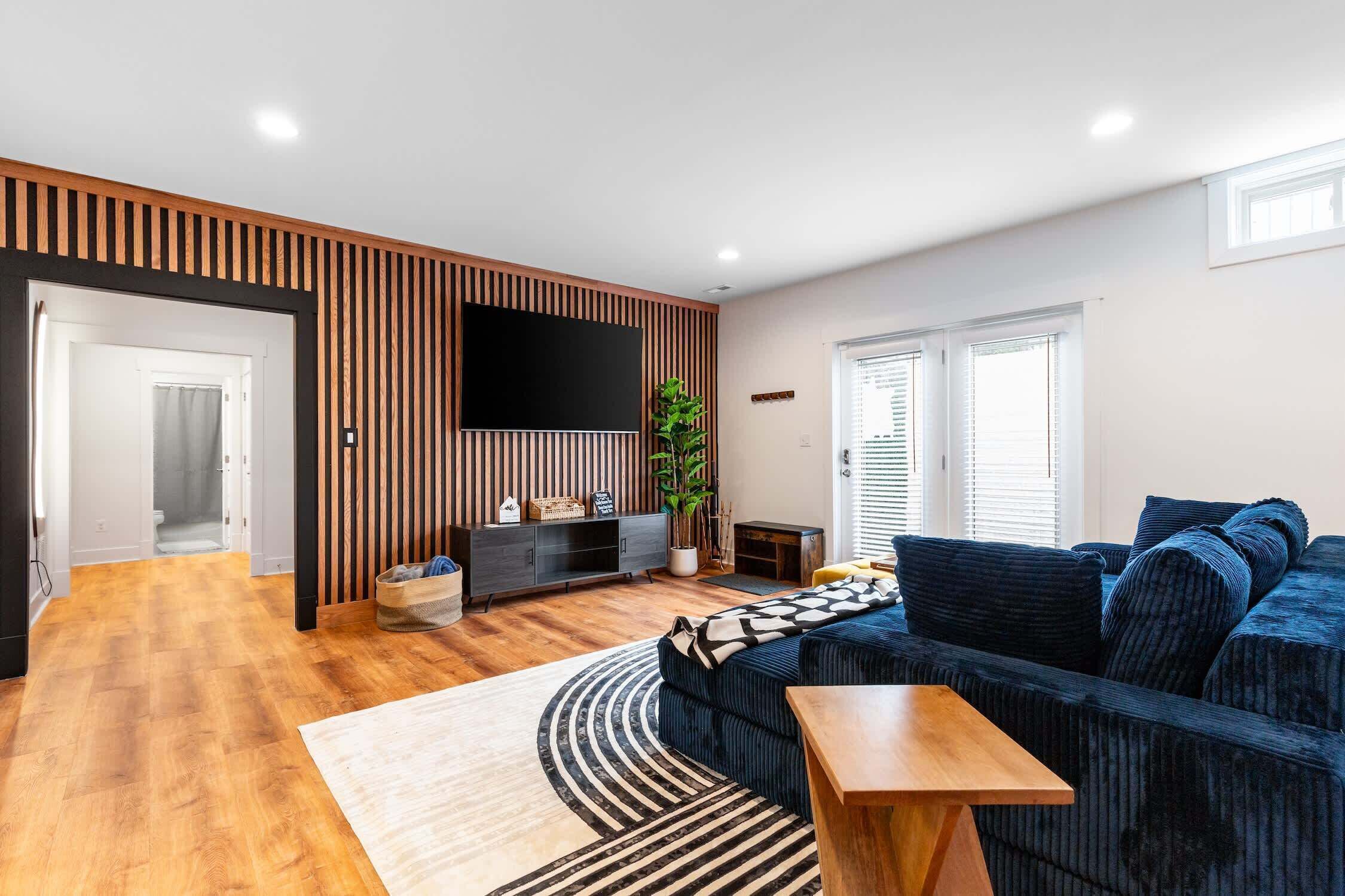 Smart TV, fireplace, books, offices