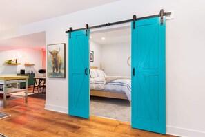 2 chambres, fer et planche à repasser, lit parapluie, Wi-Fi gratuit