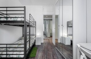 3 Schlafzimmer, Schreibtisch, Bügeleisen/Bügelbrett, kostenloses WLAN