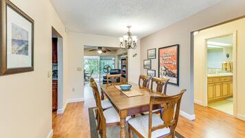 House (3 Bedrooms) | Interior